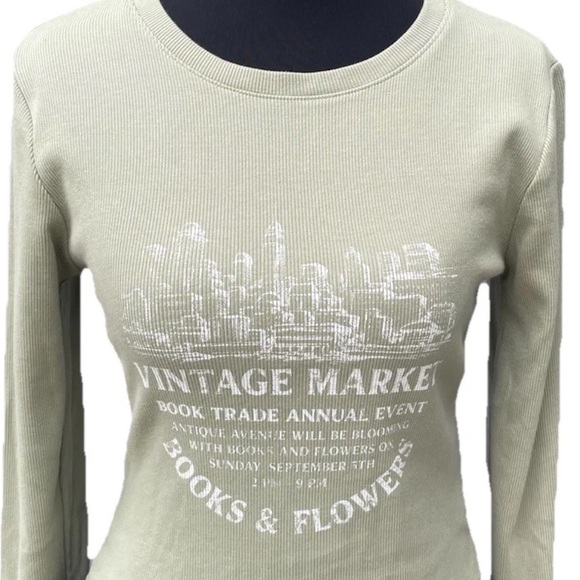Vintage Market Graphic Women Top - Green - Picture 1 of 5
